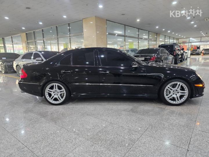 Mercedes-Benz E-Class E63 AMG W211 5