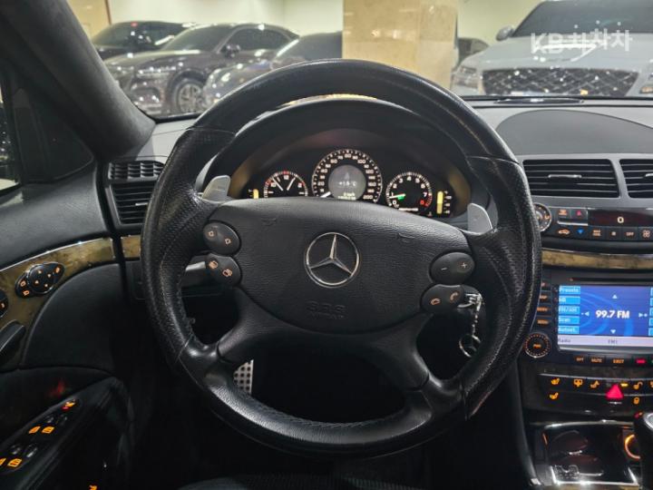 Mercedes-Benz E-Class E63 AMG W211 10