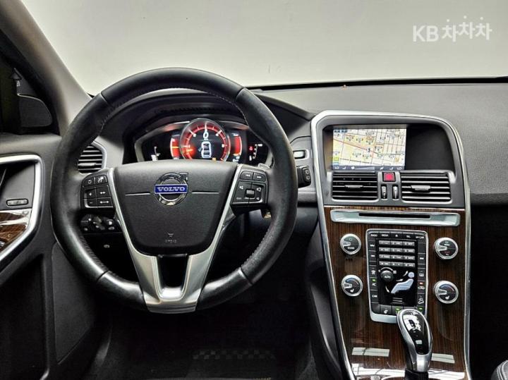 Volvo XC60 D5 2.4 Inscription 10