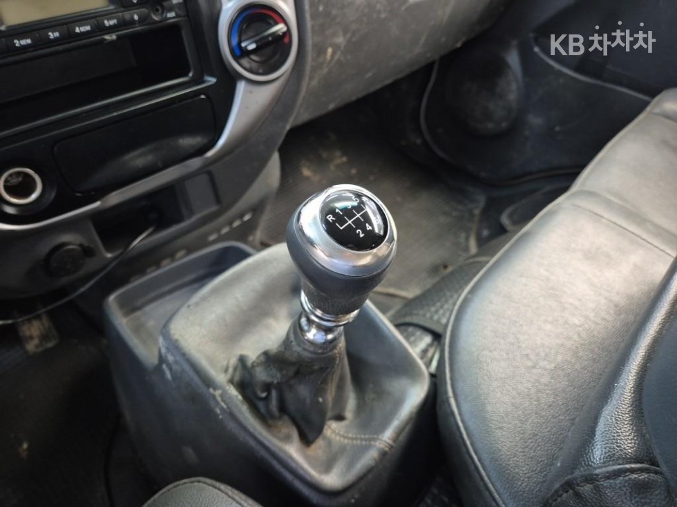2014 - kia bongo iii