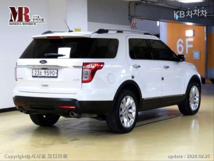 Ford Explorer — miniaturë 3