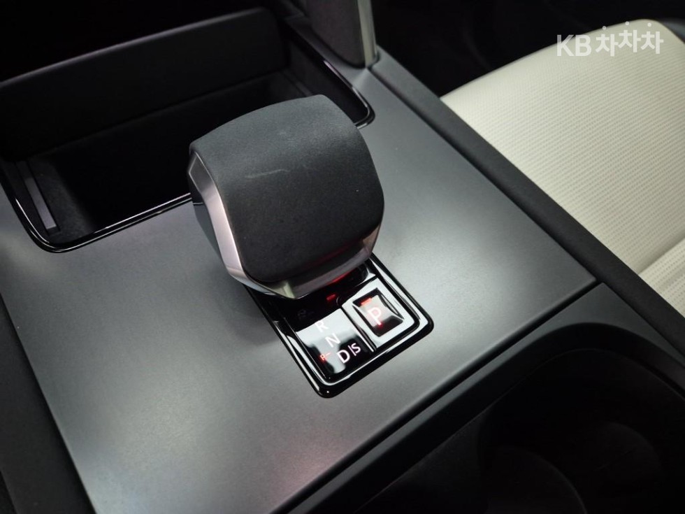 2025 - land rover discovery
