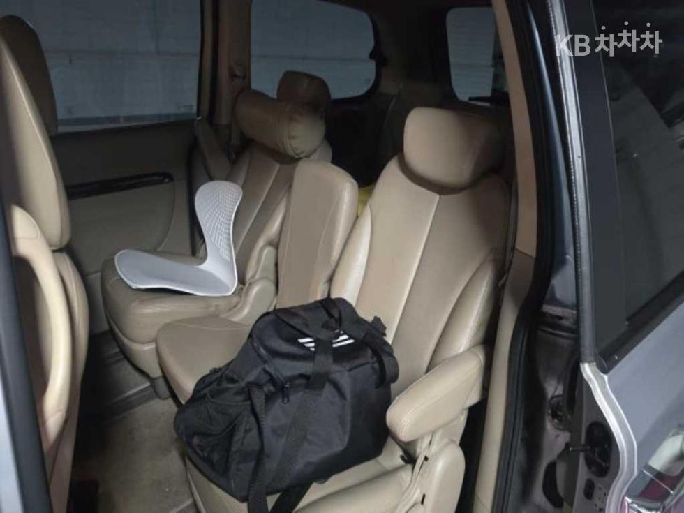 2011 - kia carnival