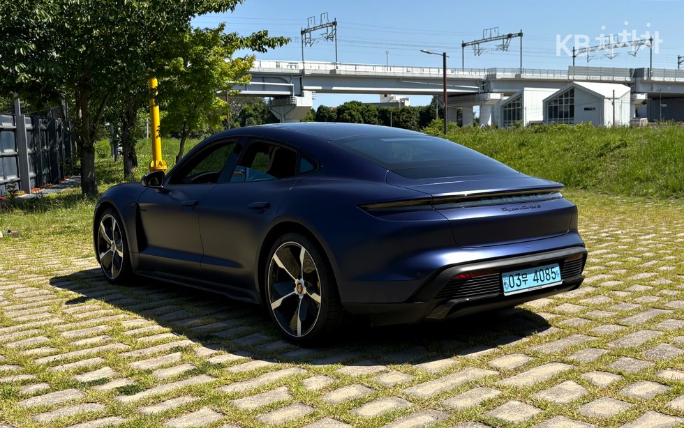 2021 - porsche taycan
