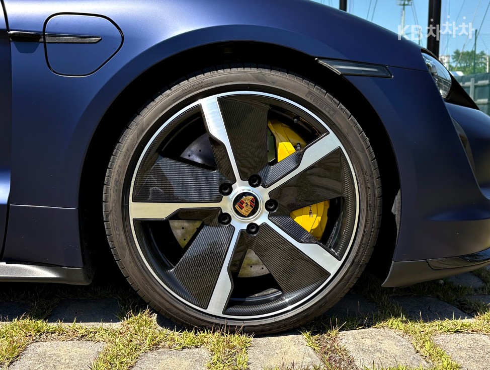 2021 - porsche taycan
