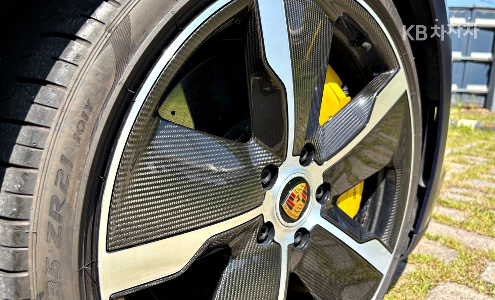 2021 - porsche taycan