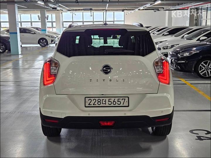 KG Mobility (Ssangyong) Tivoli Gasoline V3 2WD Base Type 5