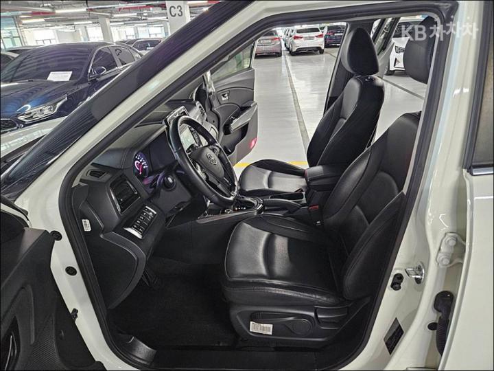 KG Mobility (Ssangyong) Tivoli Gasoline V3 2WD Base Type 8