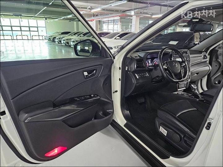 KG Mobility (Ssangyong) Tivoli Gasoline V3 2WD Base Type 10