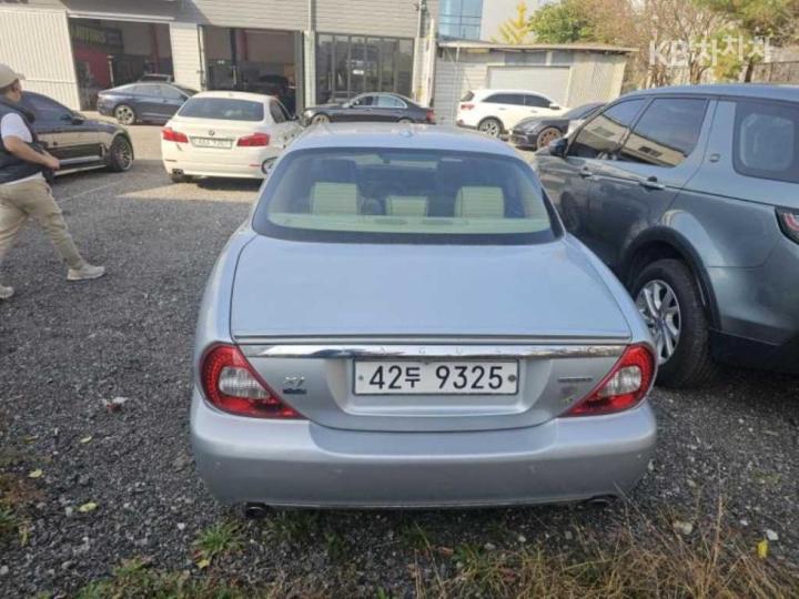 Jaguar XJ 2.7D LWB 4