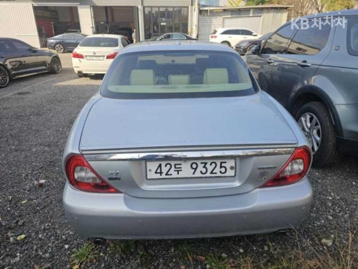 Jaguar XJ 2.7D LWB 6