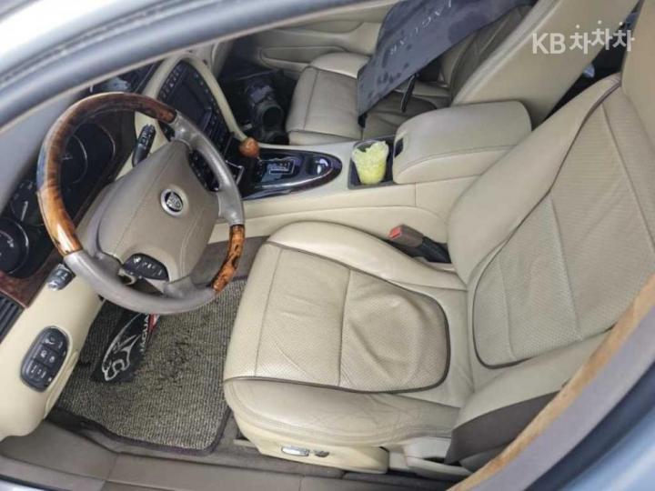 Jaguar XJ 2.7D LWB 8