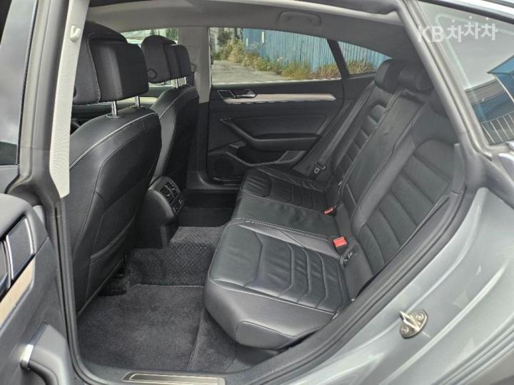 Volkswagen Arteon 2.0 TDI Elegance Premium 10