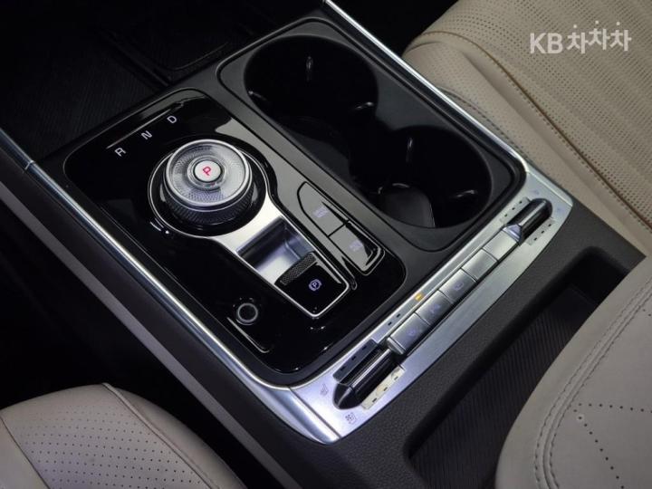 Kia Carnival High Limousine 1.6 HEV 9 Seater Signature - фото 15