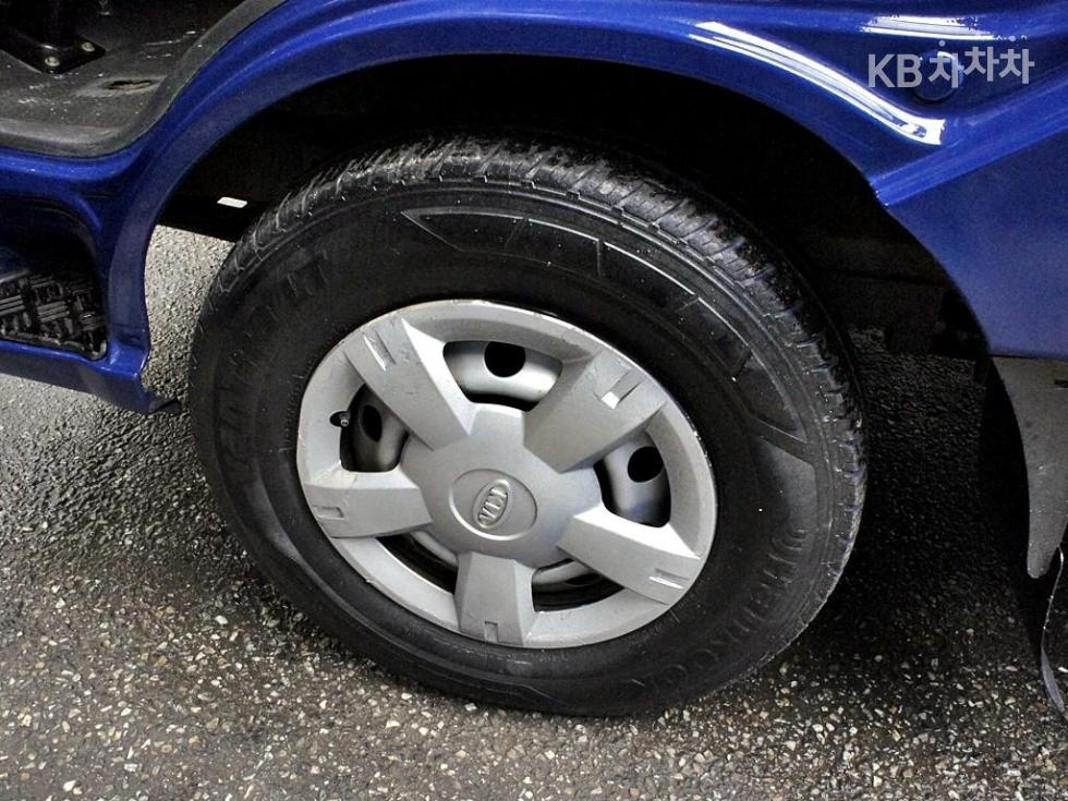 2011 - kia bongo iii