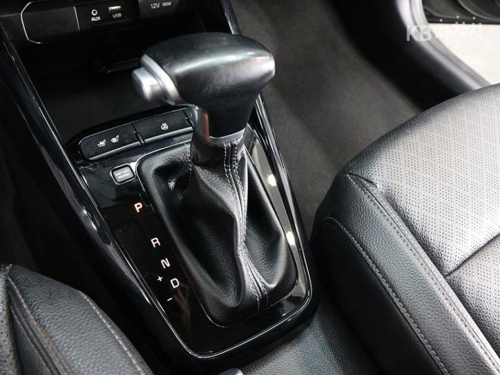 Kia Stonic Gasoline 1.4 MPI Prestige 10