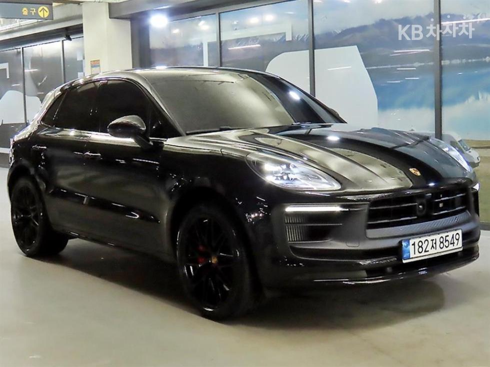 2022 porsche macan