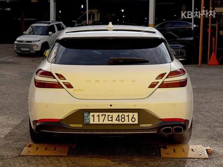 Genesis G70 Shooting Brake 2.0T Premium — фото 3