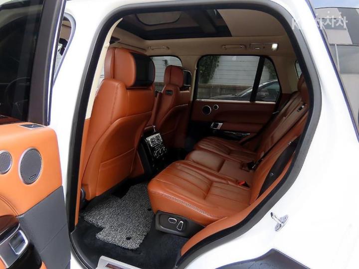 Land Rover Range Rover New 4.4 SDV8 Autobiography 405 7