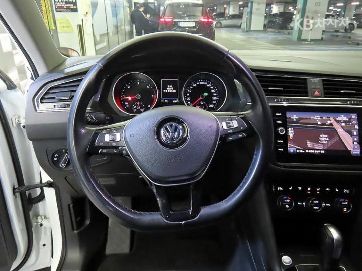 Volkswagen Tiguan 2.0 TDI Premium 9