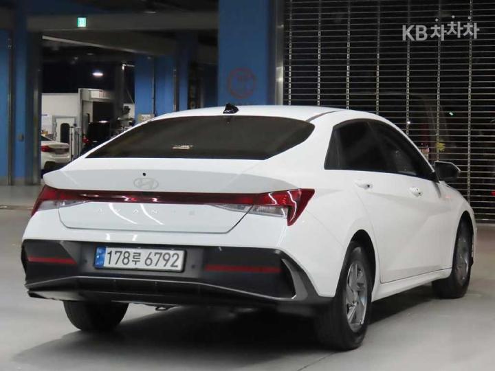 Hyundai Avante 1.6 LPi Smart - фото 7