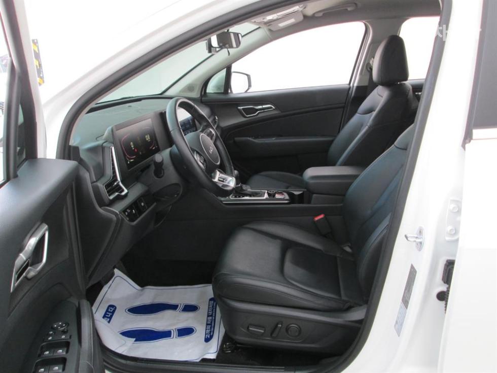 2023 - kia sportage