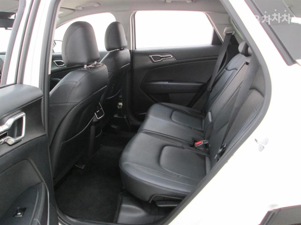 2023 - kia sportage