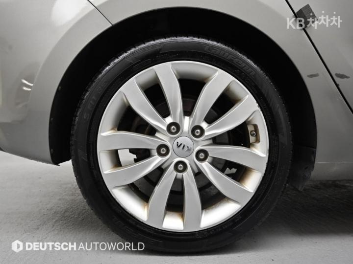 Kia Carens 1.7 VGT Prestige 6