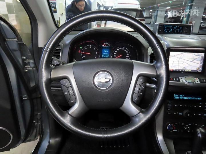 Chevrolet Captiva 2WD LT Premium 9