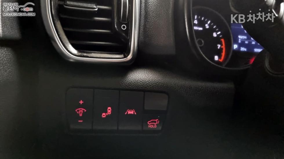 2020 - kia sportage