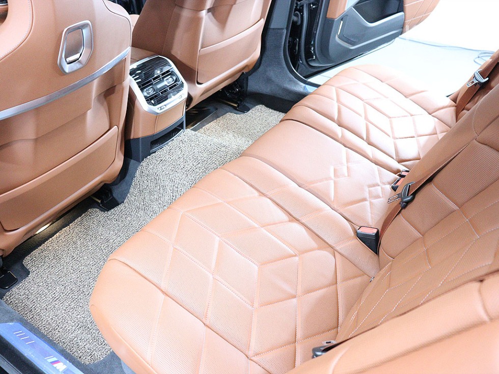 BMW 7er — miniaturë 8