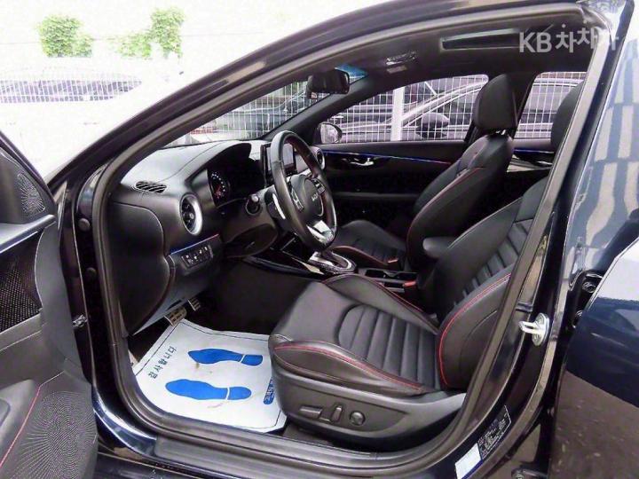 Kia K3 GT BD 1.6 T-GDi 5 Duo Signature 6