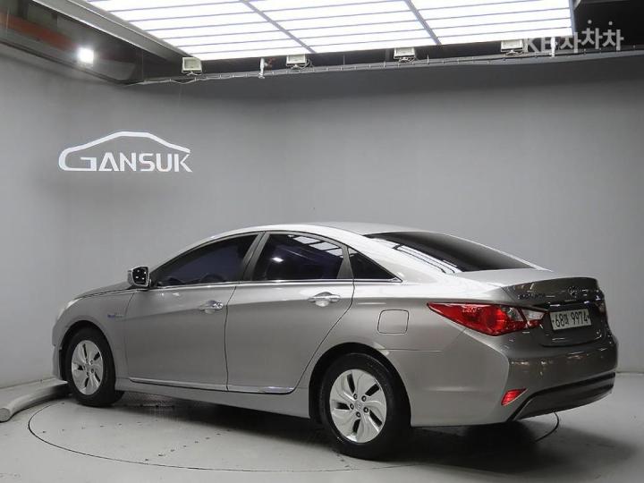 Hyundai Sonata Hybrid 2.0 Smart 4