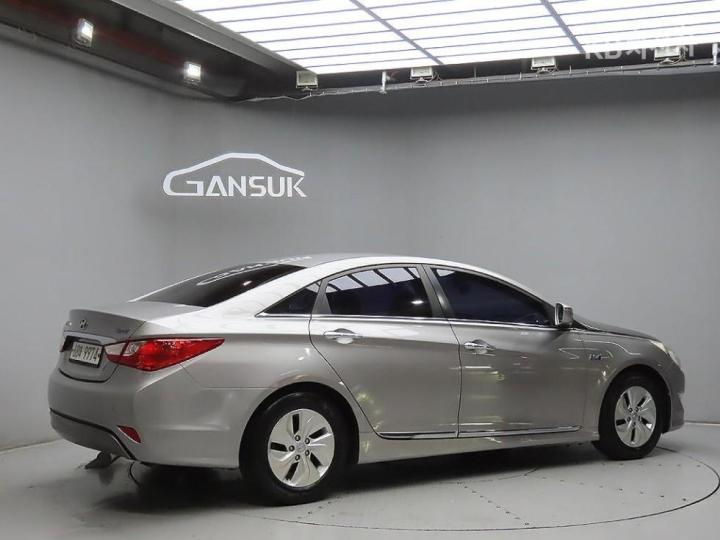 Hyundai Sonata Hybrid 2.0 Smart 5