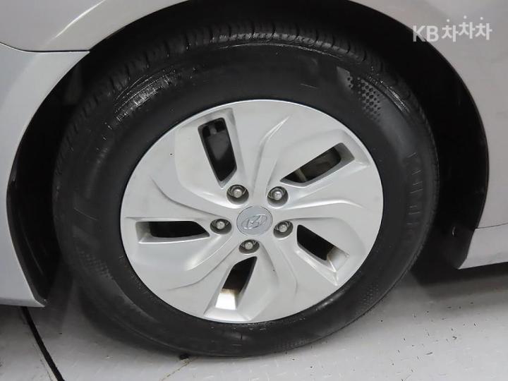 Hyundai Sonata Hybrid 2.0 Smart 6