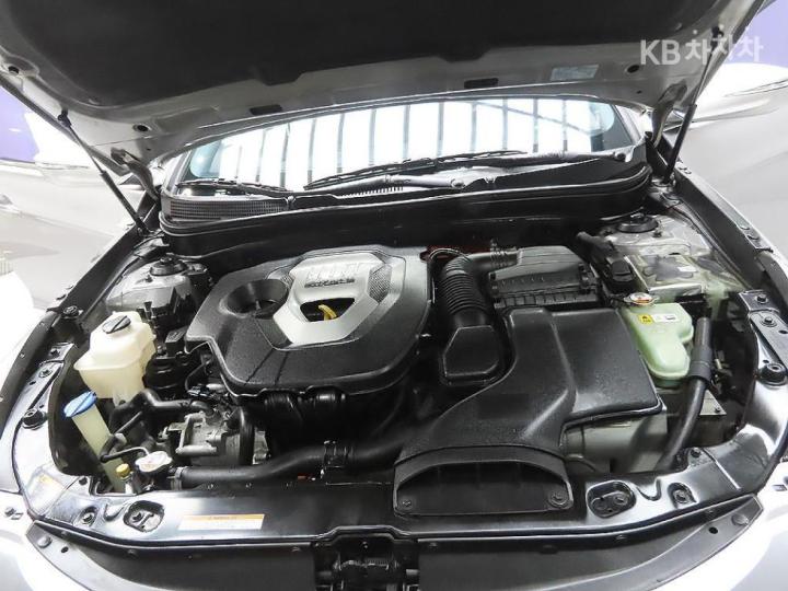 Hyundai Sonata Hybrid 2.0 Smart 9