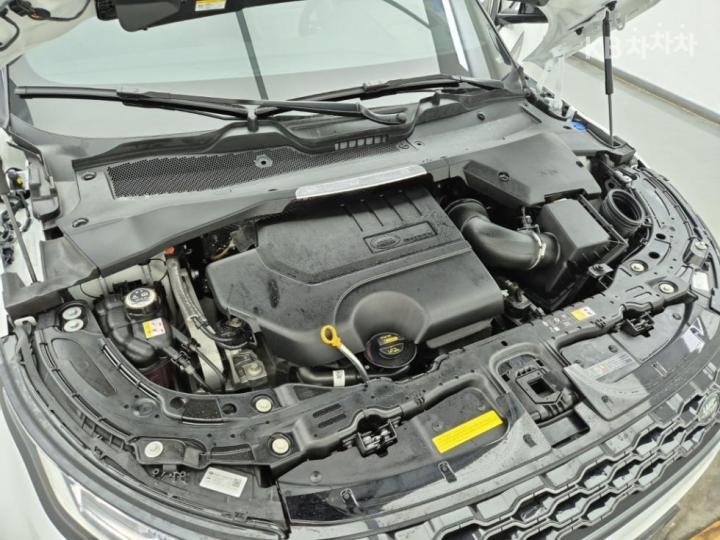 Land Rover Range Rover Evoque New 2.0 P250 R-Dynamic SE 7