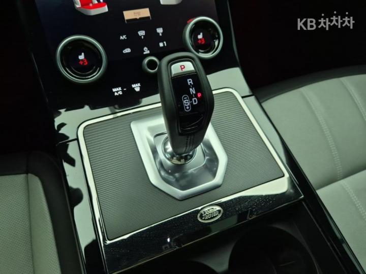 Land Rover Range Rover Evoque New 2.0 P250 R-Dynamic SE 9