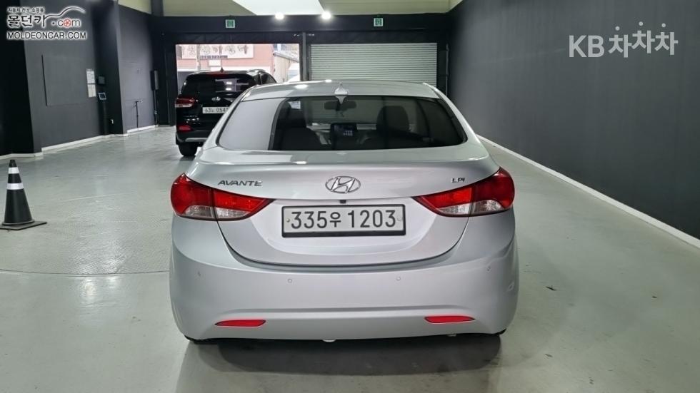 Hyundai Avante — miniaturë 4