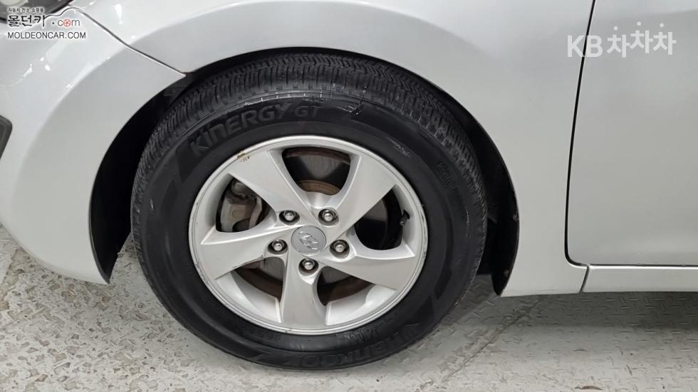 Hyundai Avante — miniaturë 6