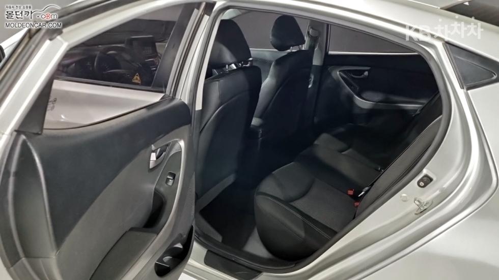 Hyundai Avante — miniaturë 10