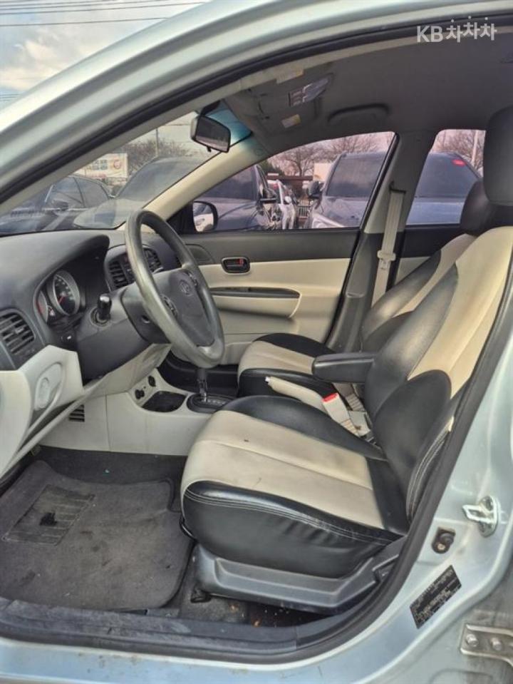 Hyundai Verna 1.5 VGT Diesel TRENDY 9