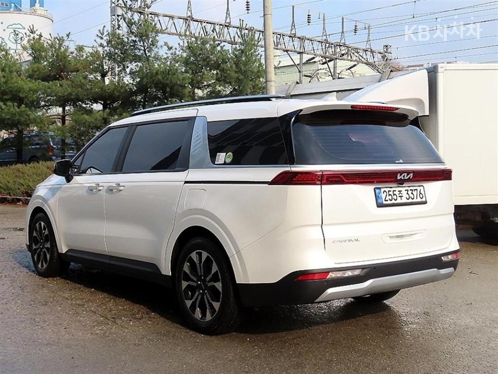 2023 - kia carnival