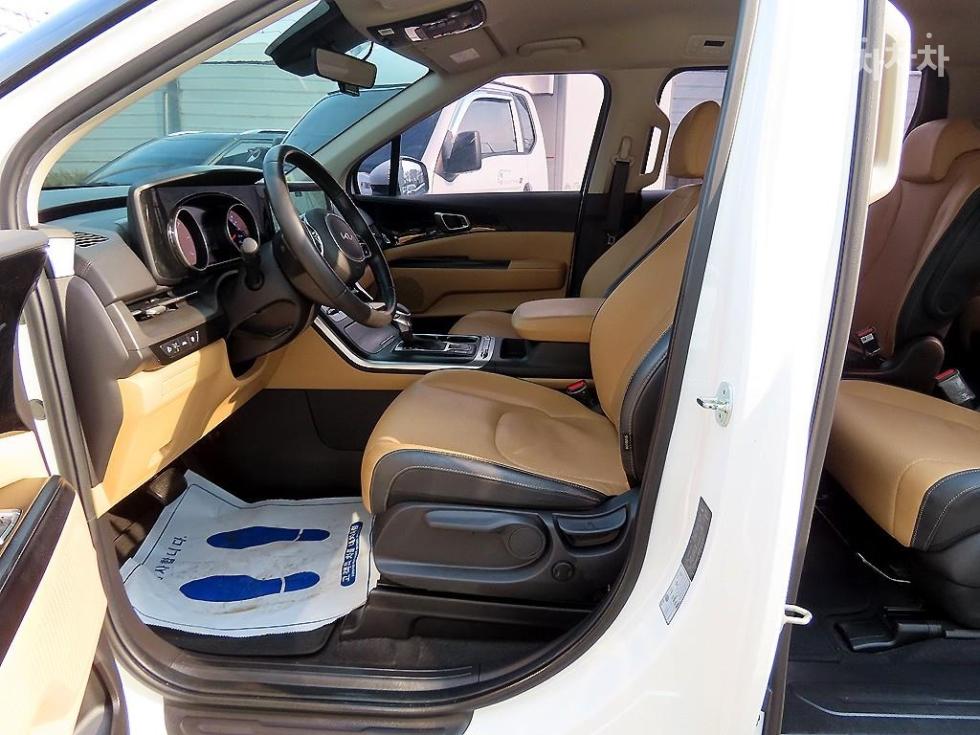 2023 - kia carnival