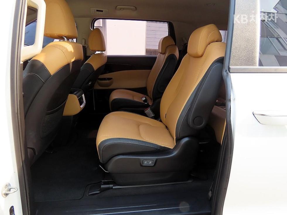 2023 - kia carnival
