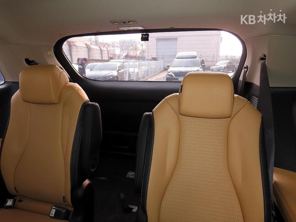 2023 - kia carnival