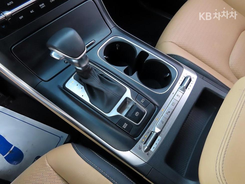 2023 - kia carnival