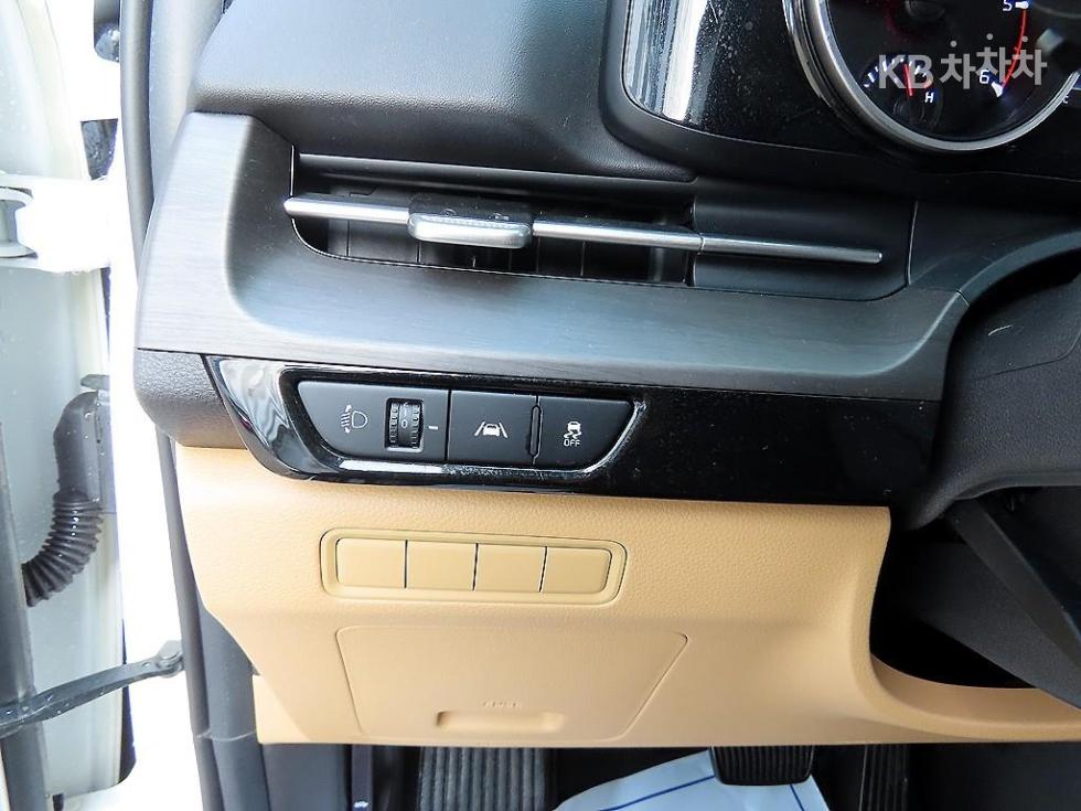 2023 - kia carnival