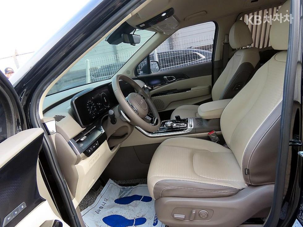 2023 - kia carnival