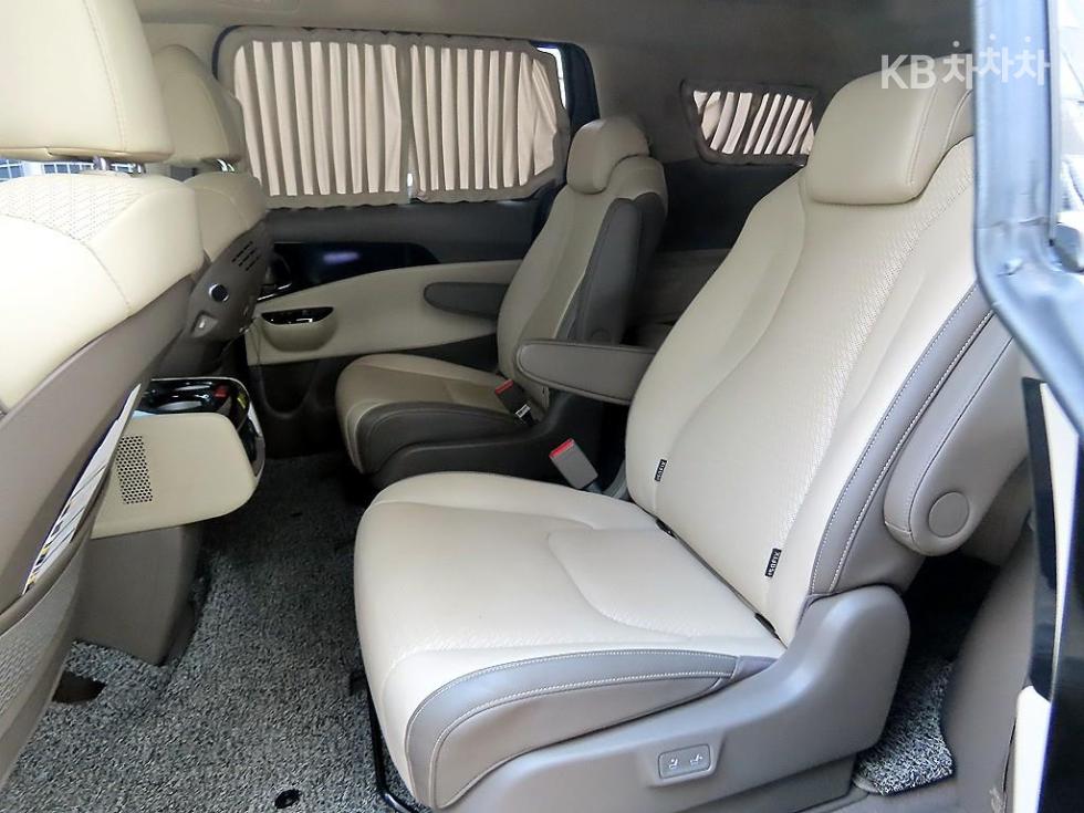 2023 - kia carnival
